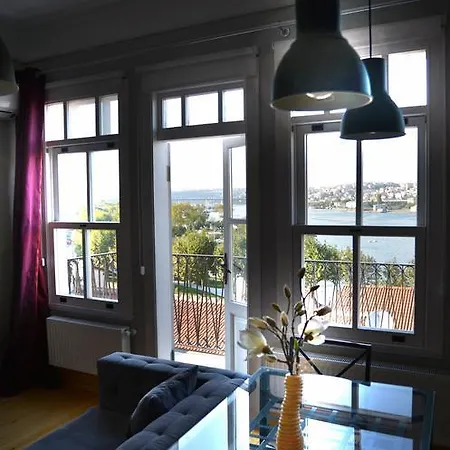 Golden Horn Apartment *