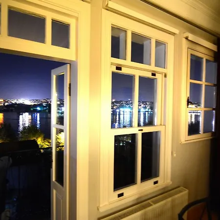 Golden Horn Apartment *