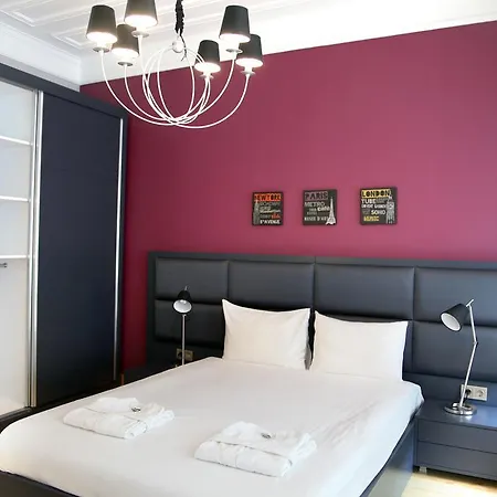 Golden Horn Apartment *